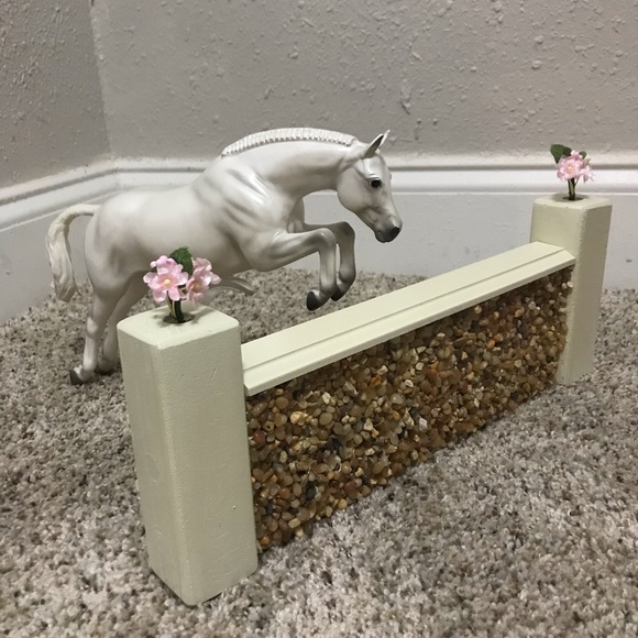 Traditional handmade Breyer horse Jump - Picture 2 of 5
